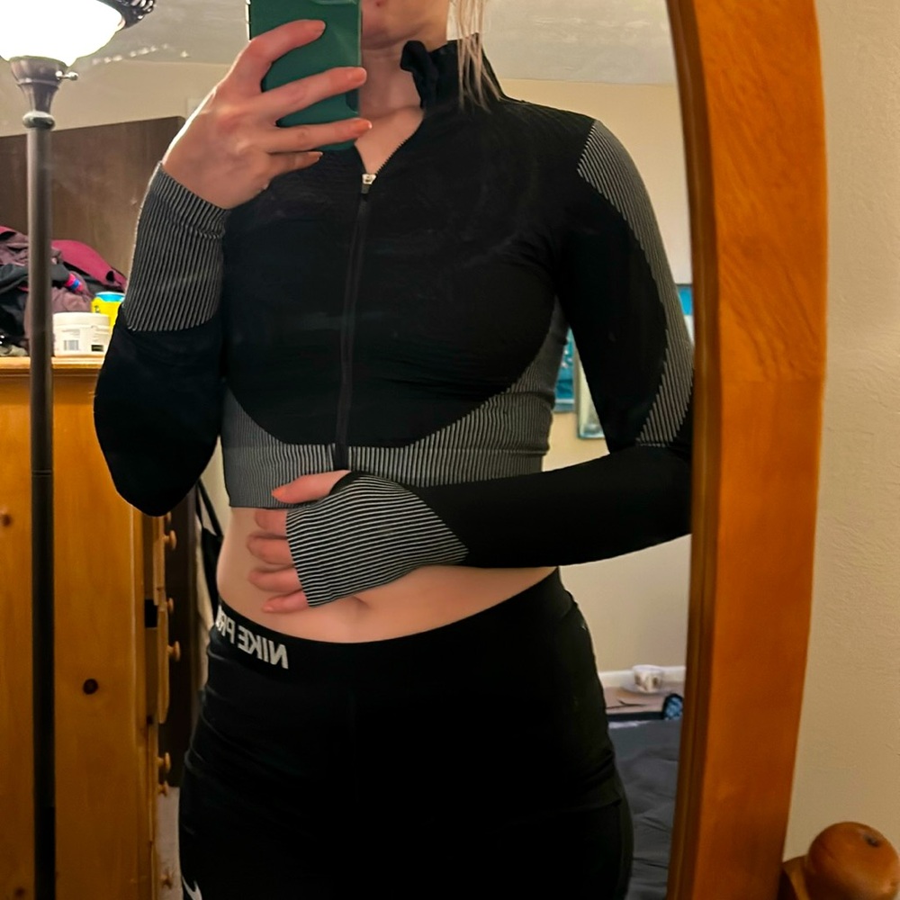 Athletic jacket for leisure jogs
